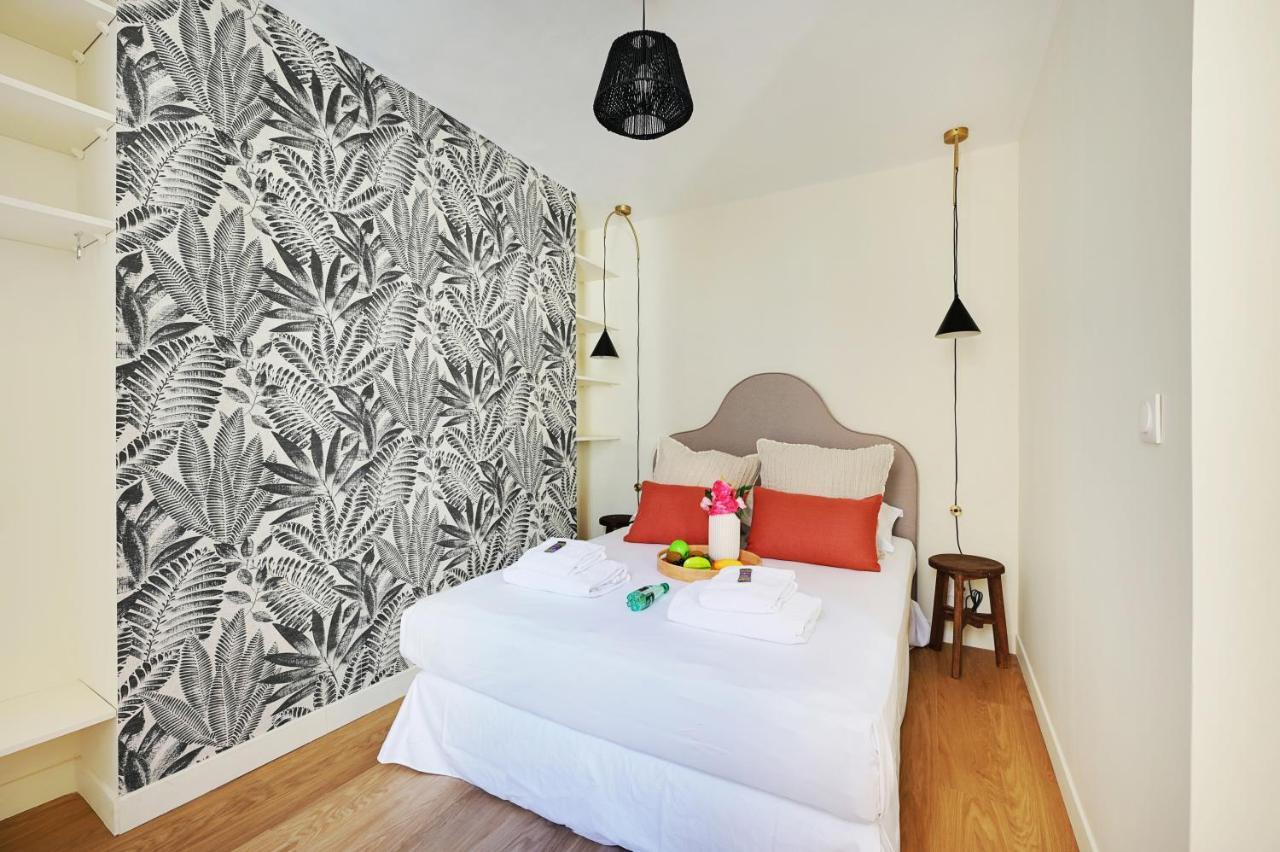 Mb-145-temple-3bg Paris